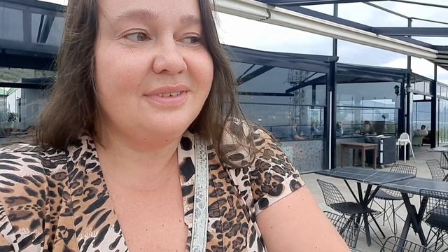 А ПОЧЕМУ БЫ НАМ НЕ ПОЕХАТЬ В РЕСТОРАН? смотреть онлайн