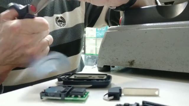 Замена батарейки в автоключе TOYOTA CAMRY