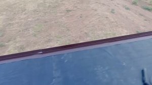начал крепить отливы по периметру крыши гаража