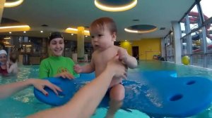 Сева 11 месяцев раннее плавание в бассейне Море детей