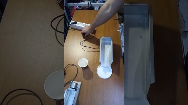 Вибропитатель (вибролоток), подача лёгких порошков.