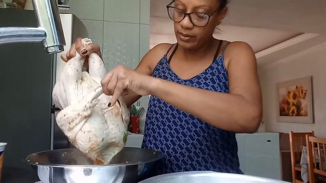 FRANGO ASSADO de NATAL MACIO e SUCULENTO /NÃO PODE FALTAR NA CEIA SE NATAL @MaonamassacomaSi смотреть онлайн