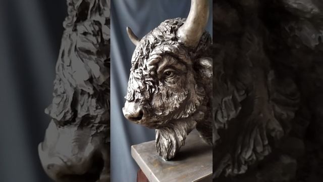 Скульптура Окский зубр. Метал, дерево.