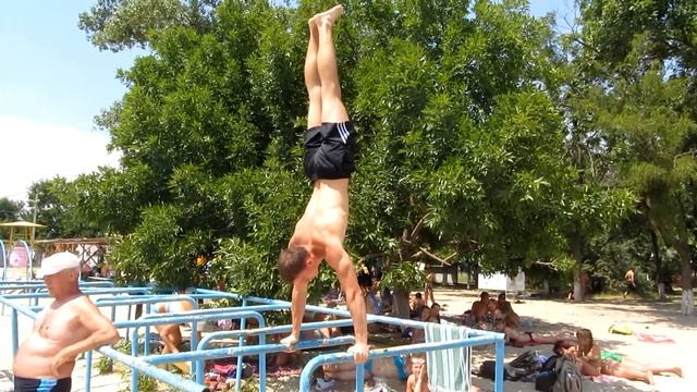 Первая поездка на пляж в этом году смотреть онлайн