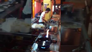 Китаец готовит