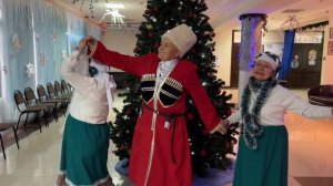 Народный хор «Кубанские зори» «Надела валенки"