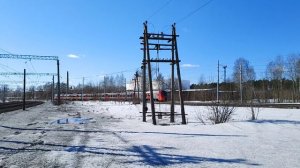 Электропоезд Ласточка мчит в Нижний-Новгород