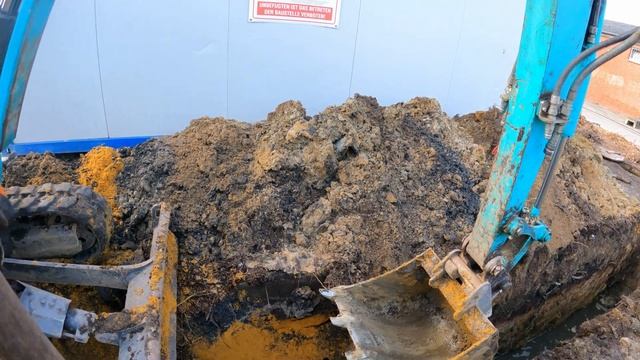 Как правильно проложить канализационные трубы между двумя колодцами, соблюдая 1%? VLOG|10.02.23