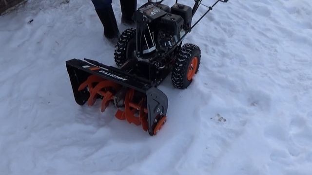 Отдыхаем в деревне. Чистим снег снегоуборщиком Patriot PS 601.
