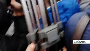 Глава города Кемерово Илья Середюк вышел к митингующим
