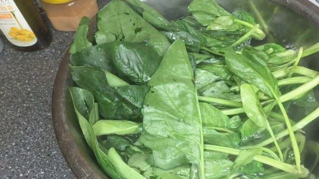 Шпинат(시금치무침)