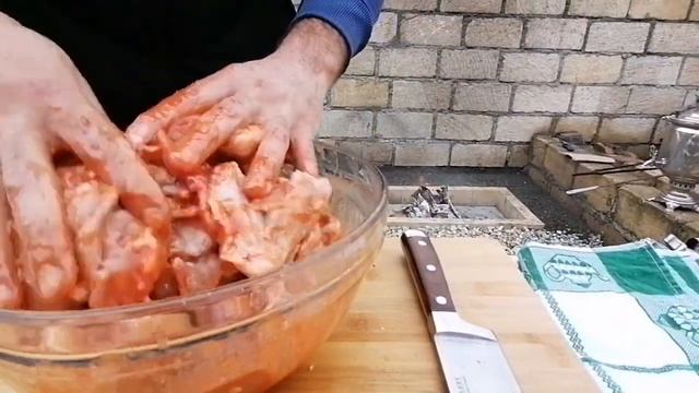 ШАШЛЫК ИЗ КУРИЦЫ. КАК РАЗДЕЛАТЬ КУРИЦУ .маринад для курицы