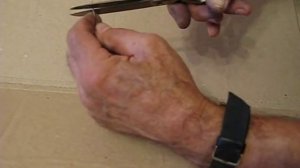 ЗАТАЧИВАНИЕ НОЖНИЦ С ПОМОЩЬЮ ШВЕЙНОЙ ИГЛЫ