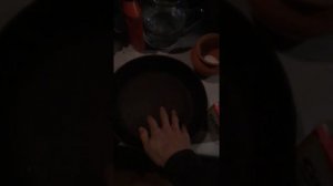 Как убрать нагар со сковородки