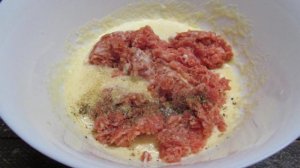 Мясные котлеты на кефире с манной крупой