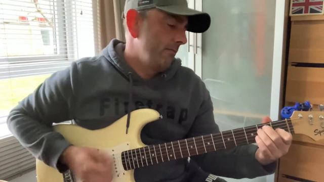 Beloved Squier Bullet Strat 2011 annoys the neighbours for 41 seconds 😂 смотреть онлайн
