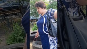 Злая бабка не разрешает гулять на детской площадке !!!