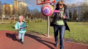 Разбиваем Пиньяту Easter Egg./ Пиньята своими руками