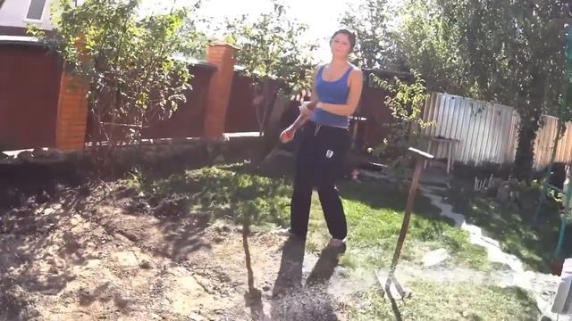 Копаем бассейн, дача, уборка сада смотреть онлайн