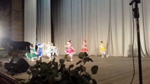 Танец "Мы маленькие куколки"