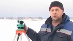 Учащиеся второй школы Великого Устюга измеряли уровень воды в реке Сухона и толщину льда
