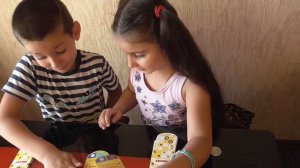 Как играть в карточки Гадкий Я3 Акция магазина Магнит Миньоны Игра Шлёп