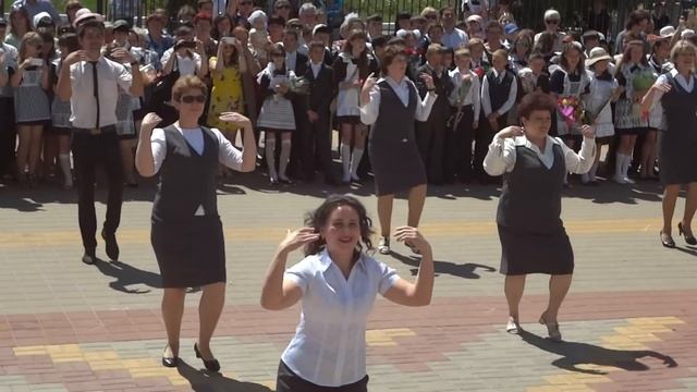 Самый крутой флешмоб от учителей Верхопенской школы. Подарок выпускникам!