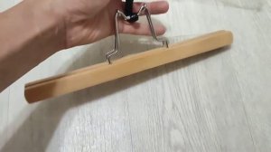 Вешалка для брюк из натурального массива дерева,  не оставляющая следов вешалка для брюк