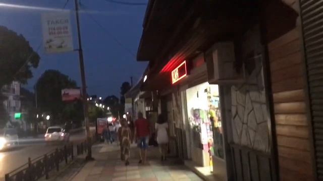 Вышли на ужин в кафе «У Руслана». Абхазия ночное купание в море смотреть онлайн