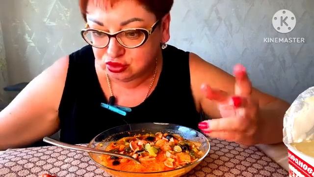 МукбангСолянка со сметанкой на копченых ребрышках.mp4