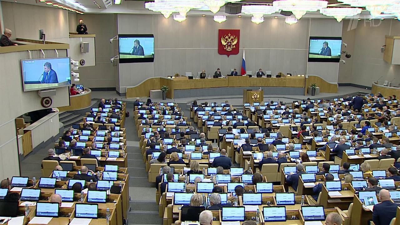 Государственная дума приняла в окончательном чтении закон о повышении МРОТ