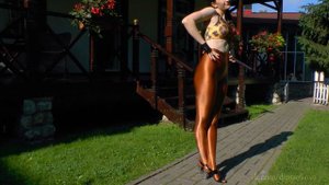 MARGO (BROWN LEGGINGS)_SPX