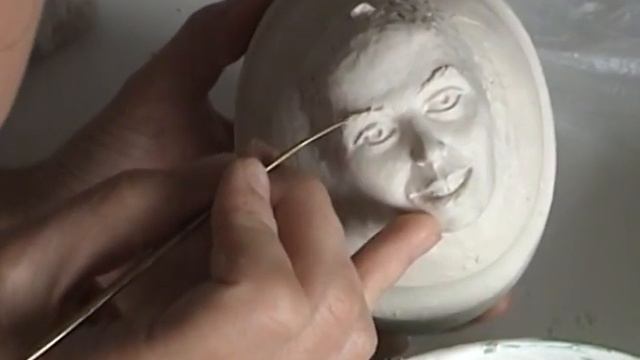Трудовые будни керамиста. Лепка фантастической фигурки.