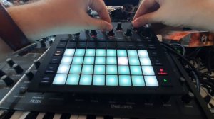 Мой первый трек на Novation Circuit Tracks