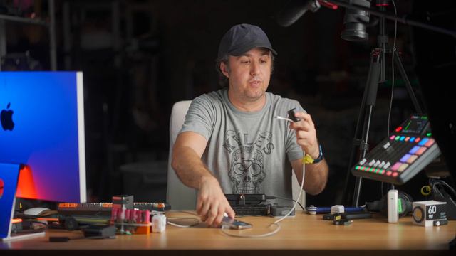 Is Apples $129 Thunderbolt Cable Worth It? Not All USB-C is Created Equal смотреть онлайн