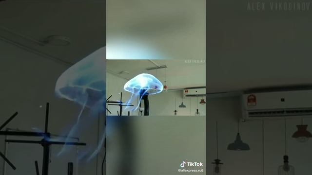 Крутой Голографический 3D проектор с Aliexpress, который вас удивит!!! #shorts смотреть онлайн