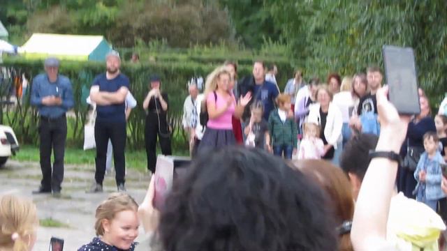 Шоу-оркестр «Бит Джус»: Саксофон идёт в народ. смотреть онлайн