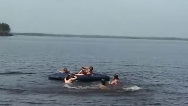 На острове битва за матрас смотреть онлайн