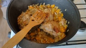 классный сливочный суп с курицей и креветками.