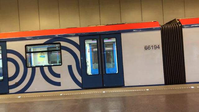Электропоезда «81-765 (Москва)» на станции метро «Котельники», (ТКЛ) // 10 декабря 2022 года