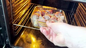 Куриные ножки в духовке с сыром и чесноком.