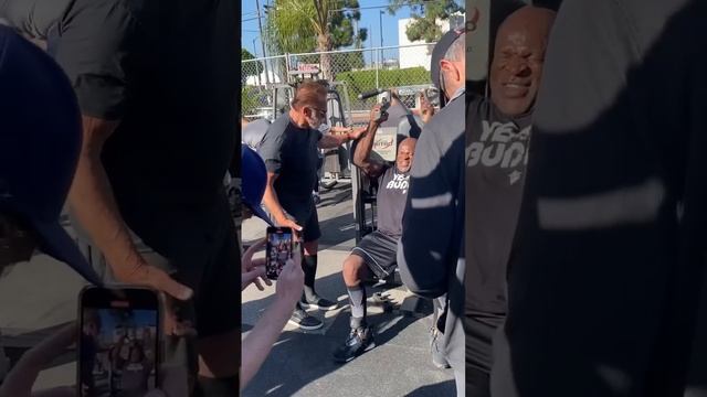 Arnold Schwarzenegger and Ronnie Coleman train at Golds Venice