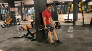 Подъем штанги на бицепс