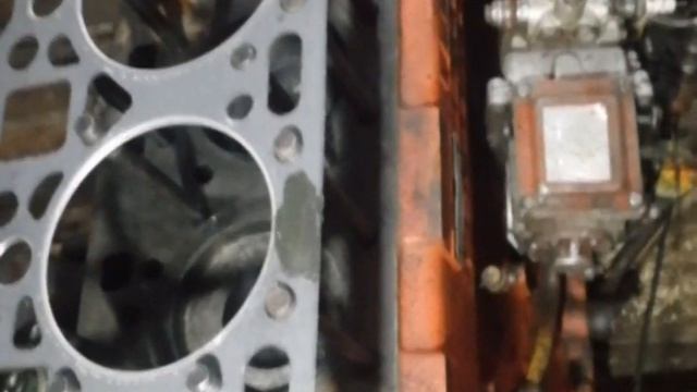 устанавливаем поршни в двигатель А 41 и о колленовале. смотреть онлайн