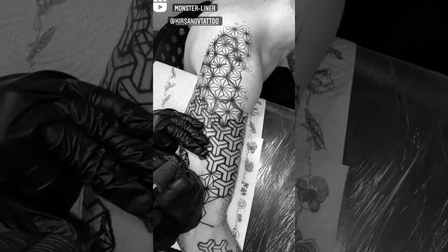 Тату на руке Monster Liner V.2 dotwork whipshading linework blackwork ornamental mandala