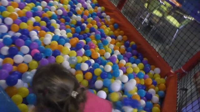 БЕБИ БОН И ДЕТСКИЙ ИГРОВОЙ ЦЕНТР ВИДЕО БЕБИ ДОЛЛ ЭМИЛИ И ДЕТИ ИГРАЮТ BABY BORN BABY DOLL смотреть онлайн