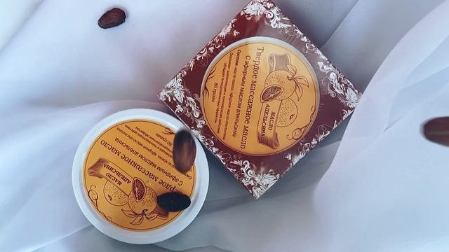 Масло какао с эфирным маслом апельсина. Жаль, что камера не передает запах, он невероятен..
