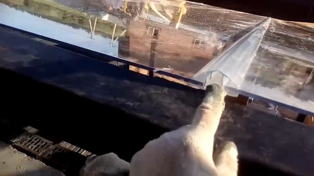 Монтаж оргстекла на балки!!!