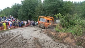 Новейший УРАЛ 6х6 кинулся в самую жесть. Гоночный грузовик на страшном бездорожье.