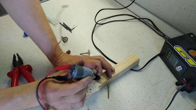 мини дрель-дремель из CR мотора принтера и эл. двигателя вентилятора смотреть онлайн